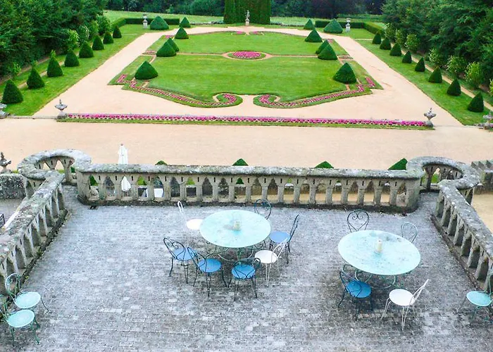 Chateau De Busset